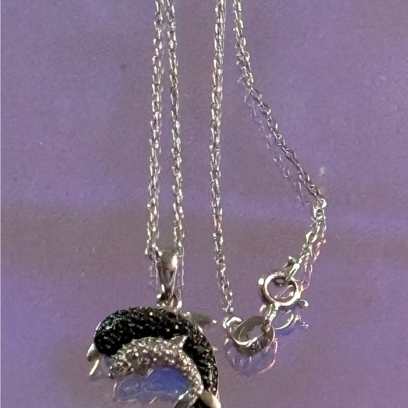 Elegant Silver Dolphin Pendant Necklace - Picture 3 of 3
